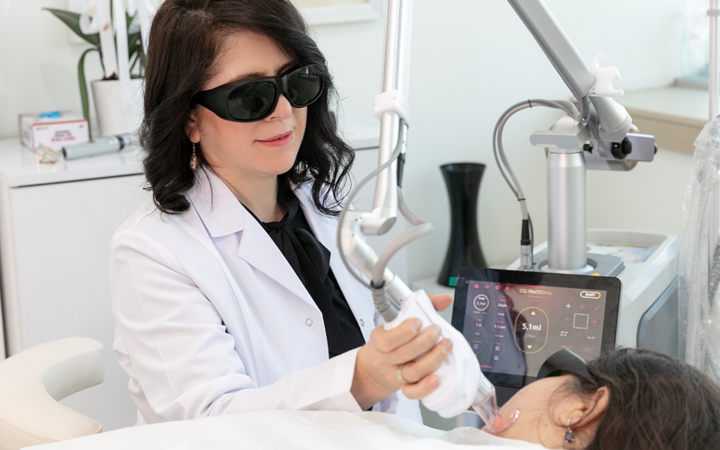 Akne Tedavisinde Fraksiyonel Lazer Tedavisi